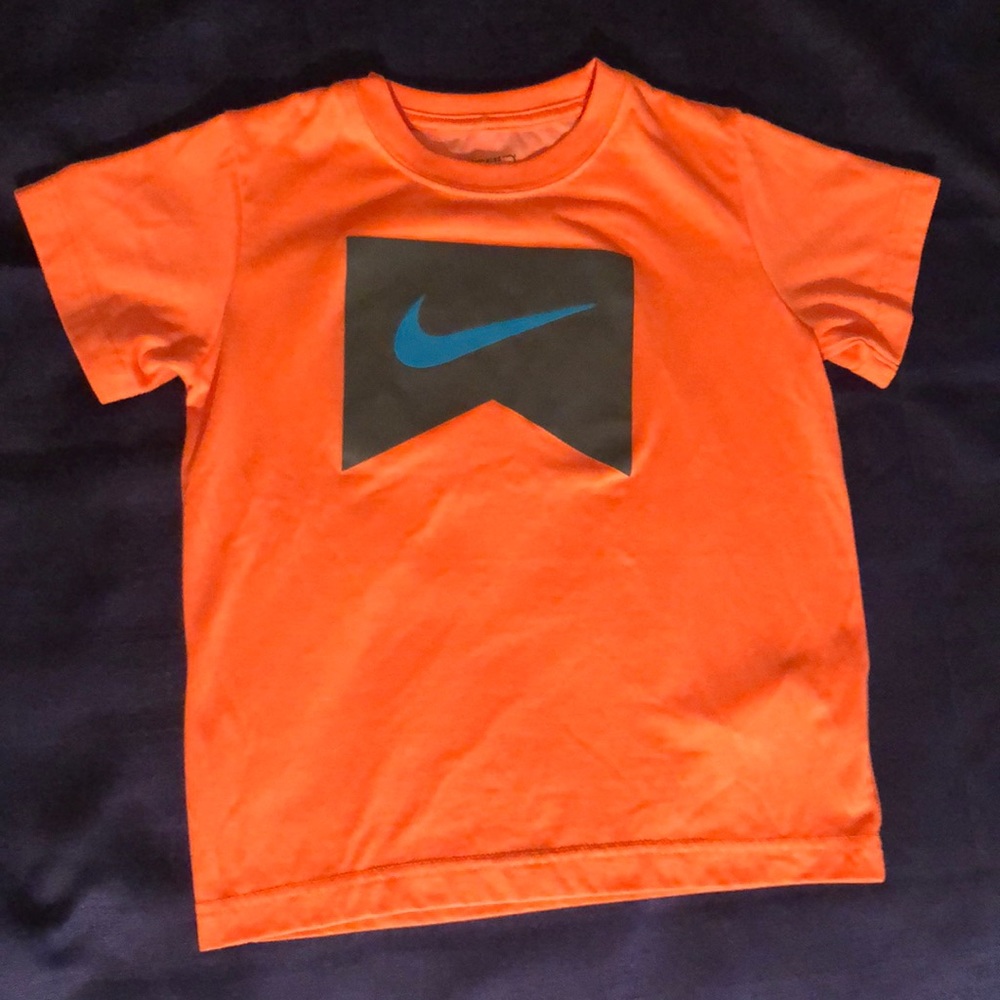 Nike tee-shirt, kids size 6-7